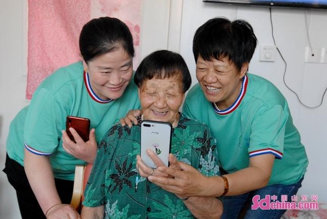 青岛即墨区打造医养结合智慧健康养老平台 让老年人乐享生活(图4) 青岛即墨区打造医养结合智慧健康养老平台 让老年人乐享生活(图4)